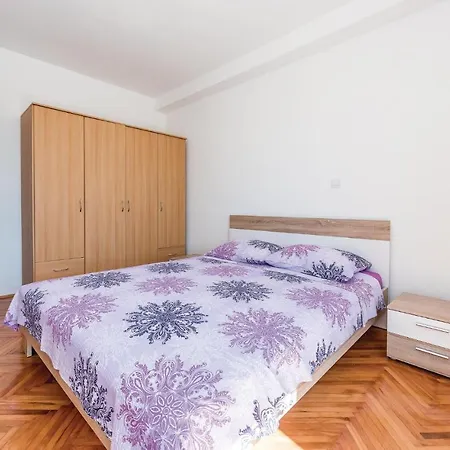 Apartment Bilice I *